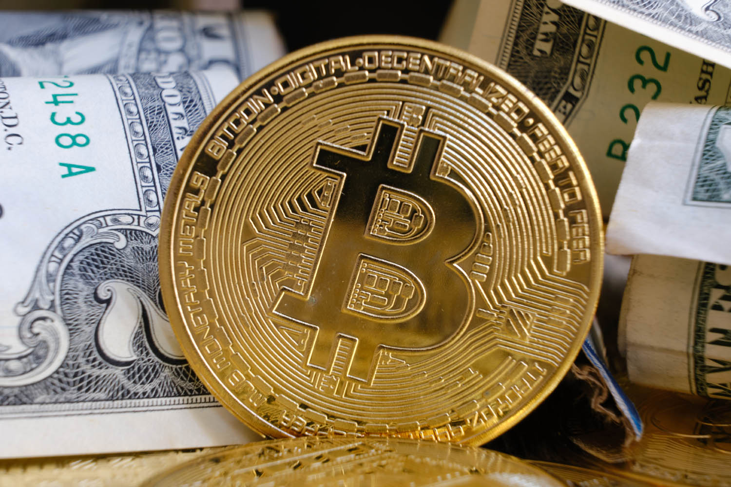 Robert Kiyosaki Says America is Broke, Reiterates Support for Bitcoin and Gold